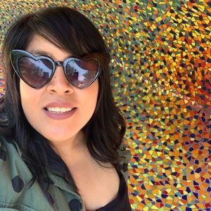 Meet your Posher, Elia